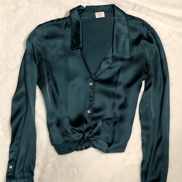 Aritzia Tops - 🌟HOST PICK🌟 Wilfred TIE-FRONT BLOUSE